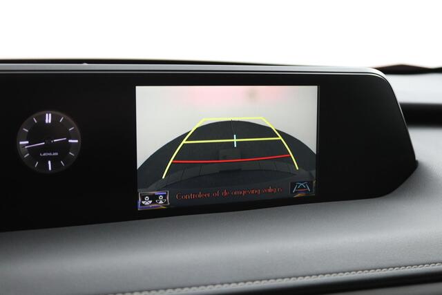 Lexus Ux 250h Business Line | Stoel & Stuurwielverwarming | 18 Inch Lichtmetalen velgen | DAB | Blind Spot Monitor