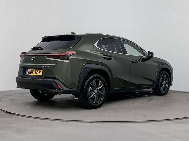 Lexus Ux 300h Urban Line | Comfort Pack | Stoel- en stuurverwarming |