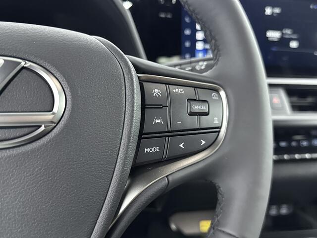 Lexus Ux 300h Urban Line | Comfort Pack | Stoel- en stuurverwarming |