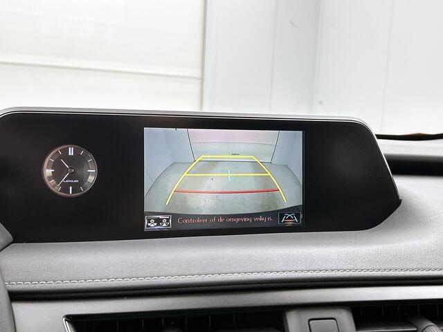 Lexus Ux 250h Business Line | Stoel en stuurverwarming | Achteruitrijcamera |