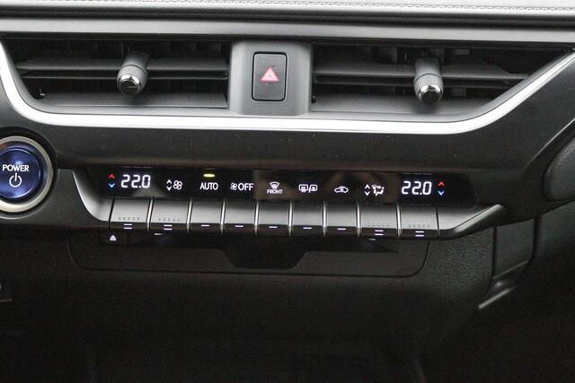 Lexus Ux 250h Preference Line | 18 Inch Lichtmetalen velgen | Privacy Glass | Blind Spot Monitor