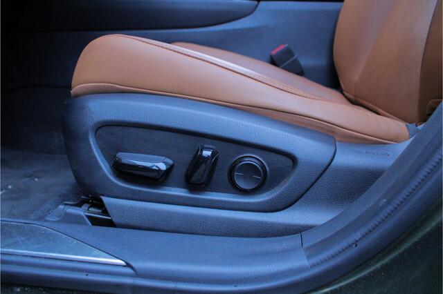 Lexus Ux 250h Executive Line |trekhaak|leder|schuifdak|elek klep|HUD|