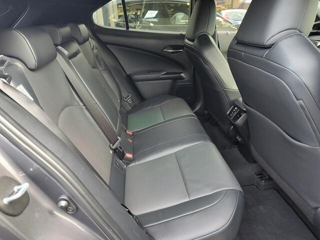 Lexus Ux 250h LUXURY LINE Leder | Keyless | Stuurverwarming | Dodehoeksens.