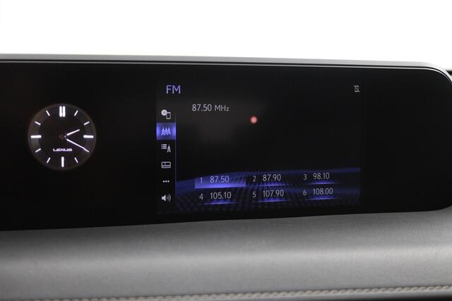 Lexus Ux 250h Business Line | 18 Inch Lichtmetalen velgen | Privacy Glass | Blind Spot Monitor