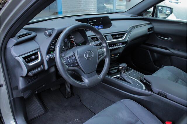 Lexus Ux 250h Preference Line |stoel/stuurverwarming|parkeersensoren|18"|Apple/Android|ACC|