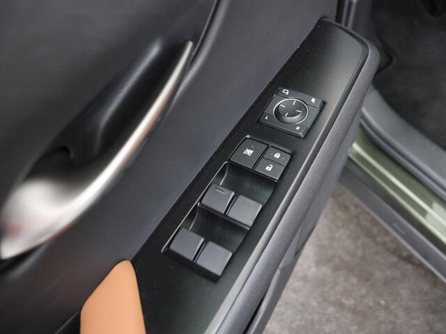 Lexus Ux 250h Luxury Line | Elektrisch schuif/kanteldak | Navigatie | Lederen bekleding |