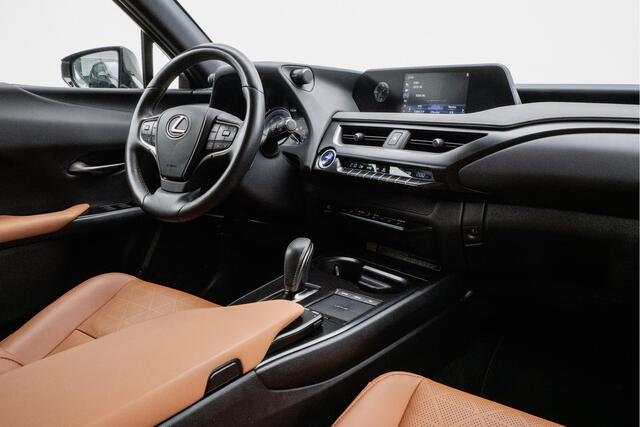 Lexus Ux 300e Luxury 54 kWh Camera/ Leer/ Elektr. verst. stoel/ Navigatie/ Carplay/ Stoel-stuurverwarming/ Adapt. cruise