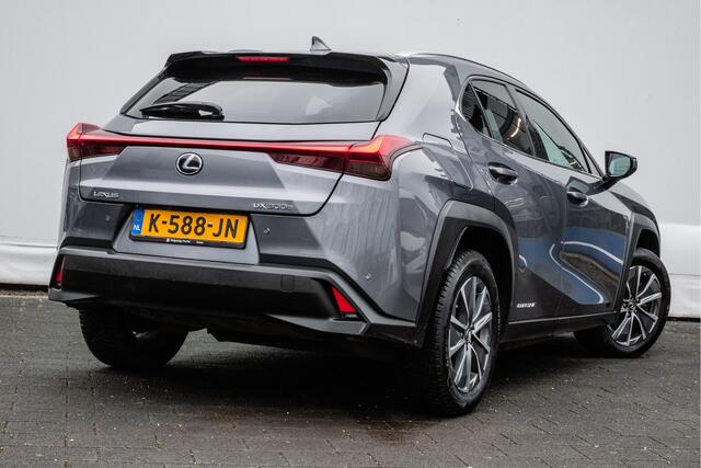 Lexus Ux 300e Luxury 54 kWh Camera/ Leer/ Elektr. verst. stoel/ Navigatie/ Carplay/ Stoel-stuurverwarming/ Adapt. cruise