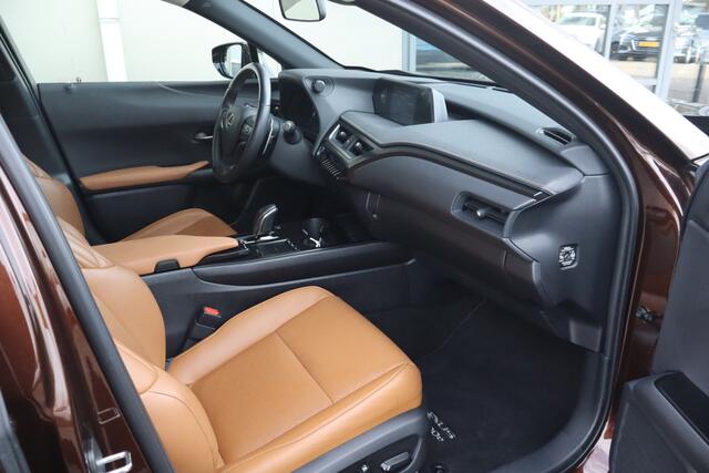 Lexus Ux 300e Business 54 kWh - NL- Auto!! Stoelverw. I Elek. stoelen I Camera
