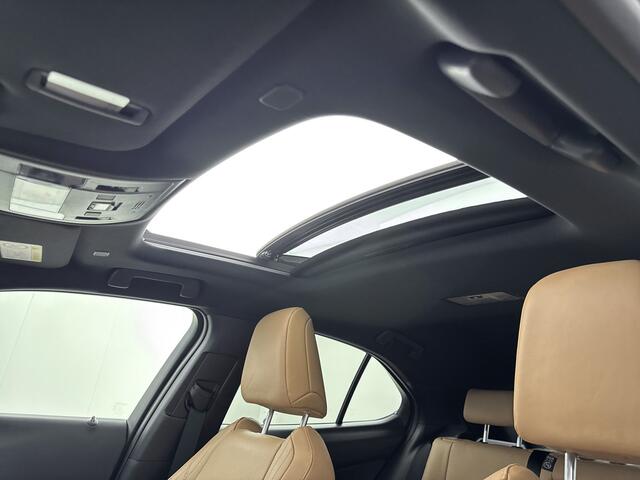 Lexus Ux 300h Luxury Line | BTW-Auto | Schuif/ Kanteldak | Stoel & Stuurverwarming |