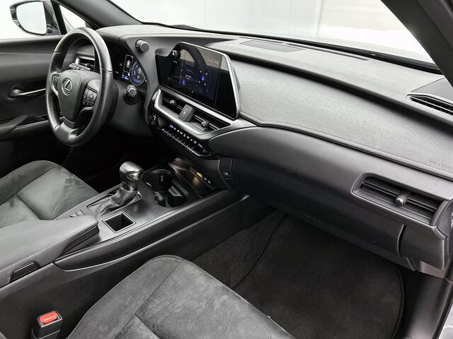 Lexus Ux 250h Urban Line | Apple Carplay/ Android Auto | Cruise Control adaptief | LED koplampen | Draadloze lader |