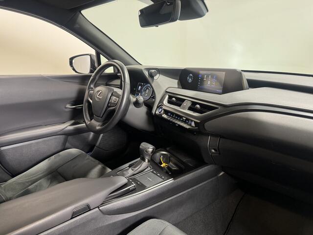 Lexus Ux 250h Preference Line | Trekhaak afneembaar | Blindspot monitor | Apple Carplay |