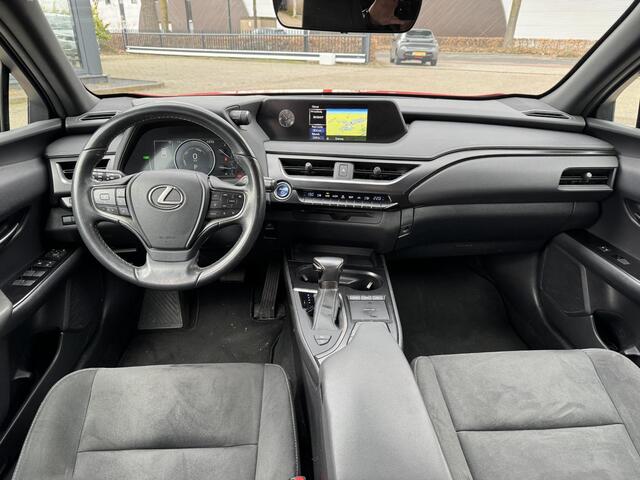 Lexus Ux 250h Business Line VAN: 24.900,- VOOR: 22.877,- UW LENTEVOORDEEL: 2.023,- | RIJKLAARPRIJS incl. 12mnd BOVAG GARANTIE