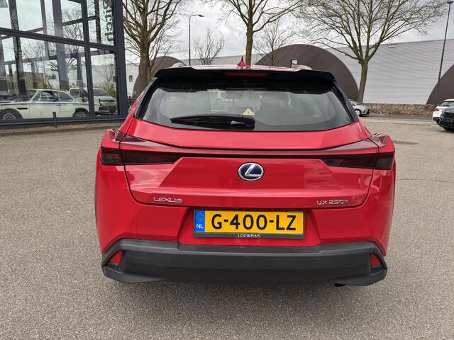 Lexus Ux 250h Business Line VAN: 24.900,- VOOR: 22.877,- UW LENTEVOORDEEL: 2.023,- | RIJKLAARPRIJS incl. 12mnd BOVAG GARANTIE