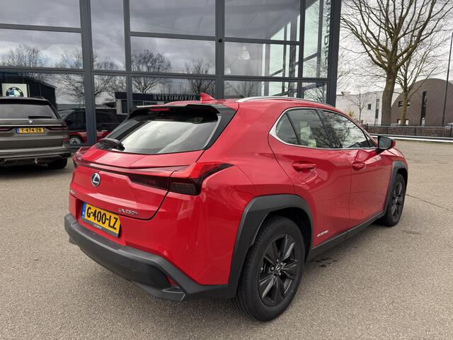 Lexus Ux 250h Business Line VAN: 24.900,- VOOR: 22.877,- UW LENTEVOORDEEL: 2.023,- | RIJKLAARPRIJS incl. 12mnd BOVAG GARANTIE
