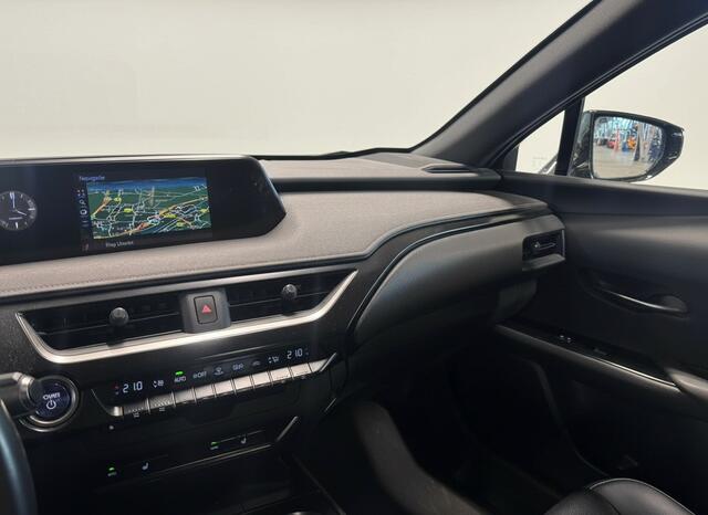 Lexus Ux 250h Luxury Line | Schuif- Kanteldak | Stoelverwarming | Carplay |