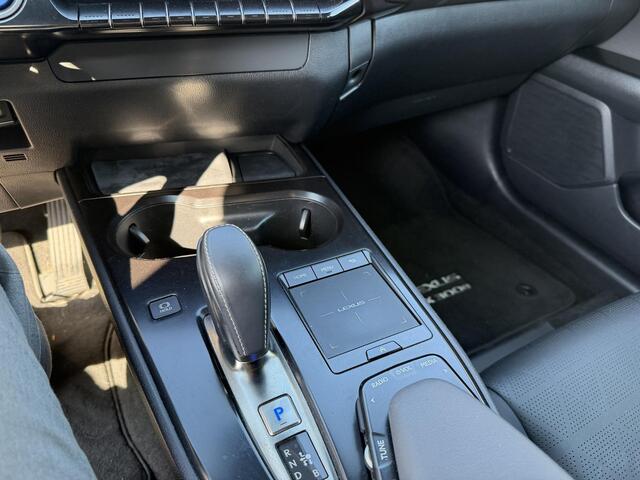 Lexus Ux 300e Business 54 kWh | Led | Nieuwe Service & Garantie |