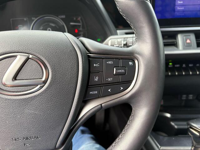 Lexus Ux 250h Preference Line | 184pk | Stoel- & Stuurverwarming | Adaptive Cruise | Achteruitrijcamera | 18 Inch |