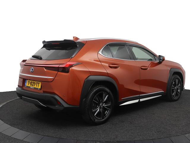 Lexus Ux 250h Luxury Line | Lederen bekleding | Stoelverwarming | Blind Spot Monitor