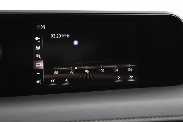 Lexus Ux 250h Luxury Line | Lederen bekleding | Stoelverwarming | Blind Spot Monitor