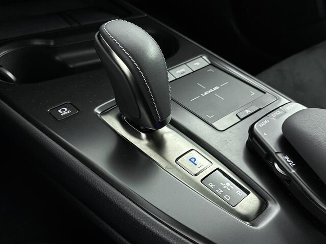 Lexus Ux 300e Business 54 kWh | Carplay | Achteruitrijcamera | Adaptive Cruise Control |