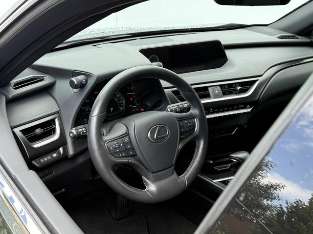 Lexus Ux 250h Preference Line | ACC | CarPlay | LED | Keyless | 18 inch