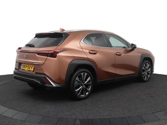 Lexus Ux 300h 35th Edition | Premium Navigatie | Elektrisch bedienbare achterklep | Lederen bekleding | Stoel & Stuurwielverwarming