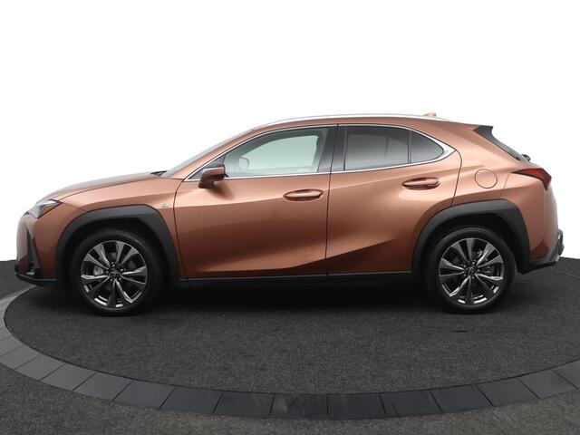 Lexus Ux 300h 35th Edition | Premium Navigatie | Elektrisch bedienbare achterklep | Lederen bekleding | Stoel & Stuurwielverwarming