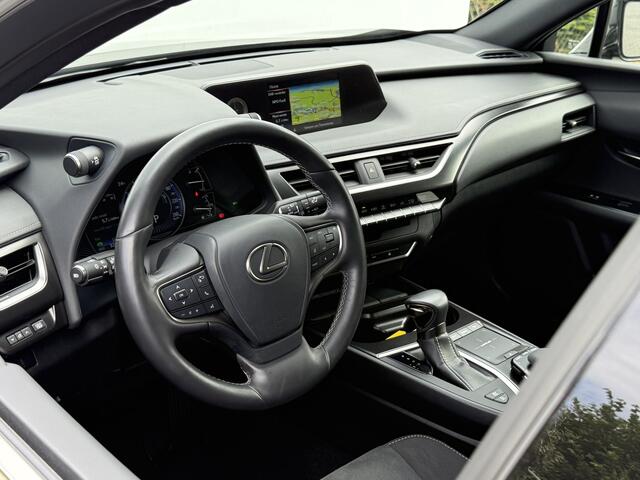 Lexus Ux 250h Preference Line | ACC | CarPlay | Dodehoek | Keyless | 18 inch