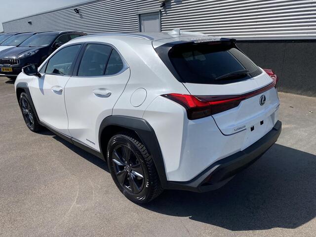 Lexus Ux 250h Comfort Business Apple Carplay en/of Android auto navigatie, Achteruitrijcamera, LMV, Adaptieve cruise control, Climate control