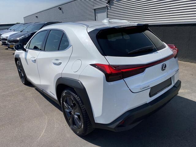 Lexus Ux 250h Comfort Business Apple Carplay en/of Android auto navigatie, Achteruitrijcamera, LMV, Adaptieve cruise control, Climate control