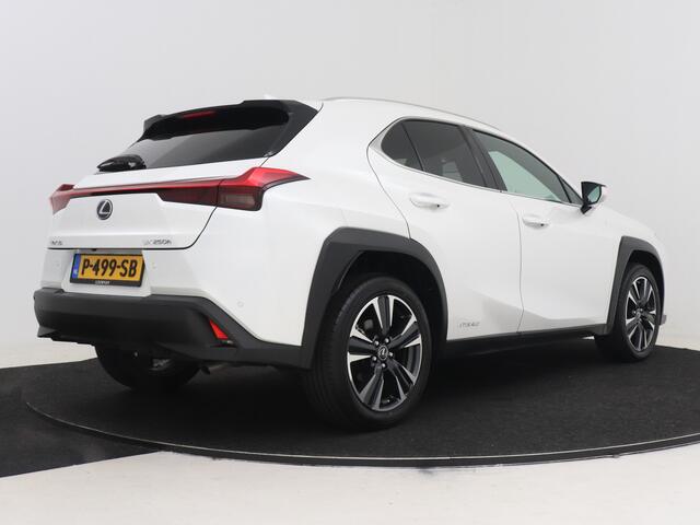 Lexus Ux 250h Preference Line | Premium uitgevoerd | Dealeronderhouden |