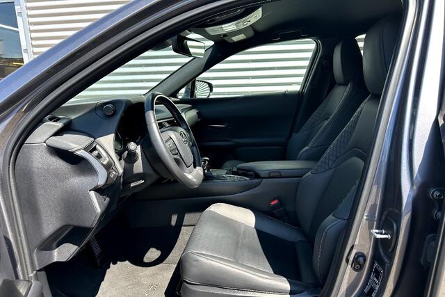 Lexus Ux 250h Black Line Leer