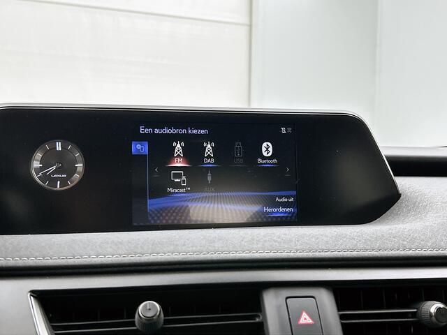 Lexus Ux 300e Business 54 kWh | Elektrisch Verstelbare Stoelen | Adaptive Cruise Control | Achteruitrijcamera |