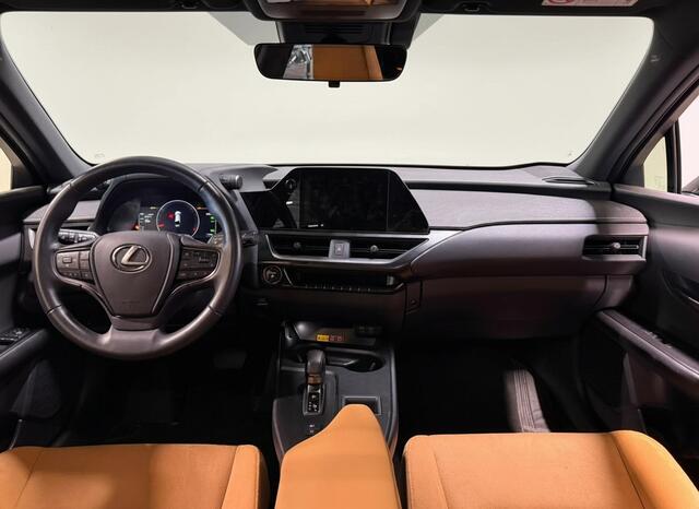 Lexus Ux 300h Urban Line | BTW-Auto | Carplay | Parkeersensoren |