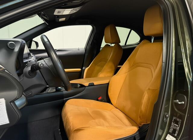 Lexus Ux 300h Urban Line | BTW-Auto | Carplay | Parkeersensoren |