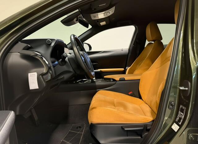 Lexus Ux 300h Urban Line | BTW-Auto | Carplay | Parkeersensoren |