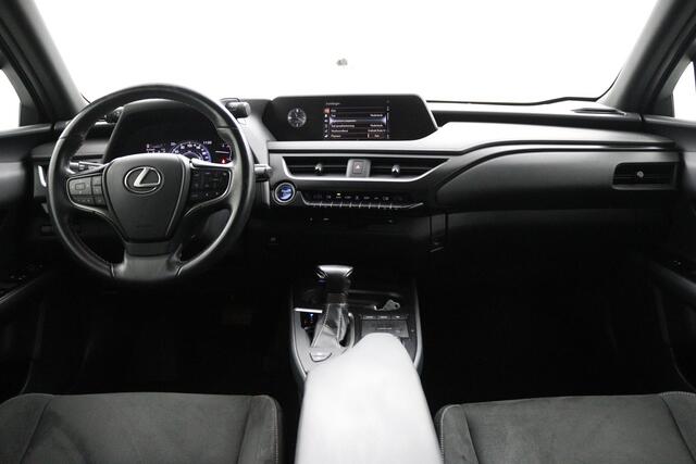Lexus Ux 250h First Edition | Triple LED | Afneembare Trekhaak | NL auto | Dealer onderhouden