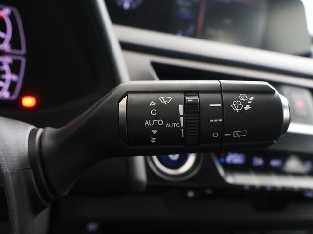 Lexus Ux 250h | Stoel en stuurverwarming |
