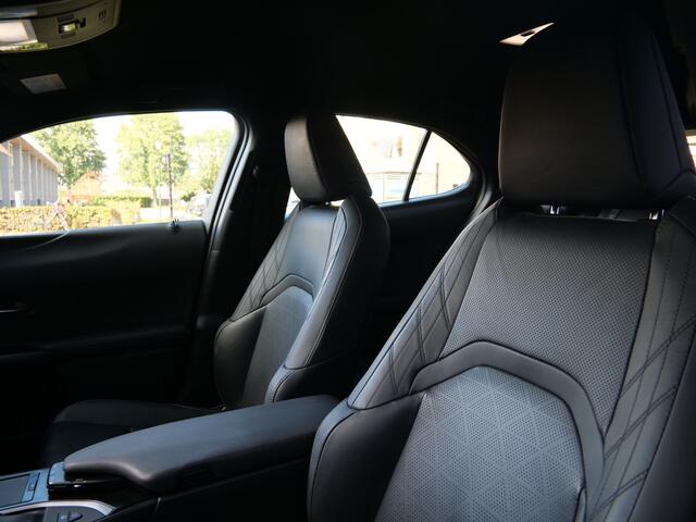 Lexus Ux 250h 184pk Luxury Line Automaat Leder / Apple Carplay / Dodehoeksensor / Stoelverwarming