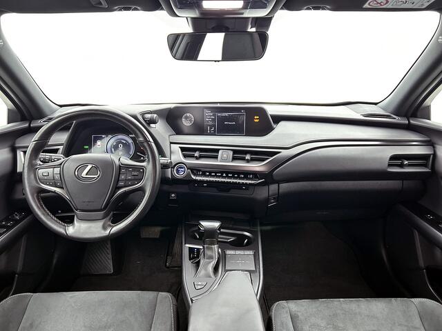 Lexus Ux 250h Preference Line | Parkeersensoren | Apple CarPlay / Android Auto | 18" LM Velgen |