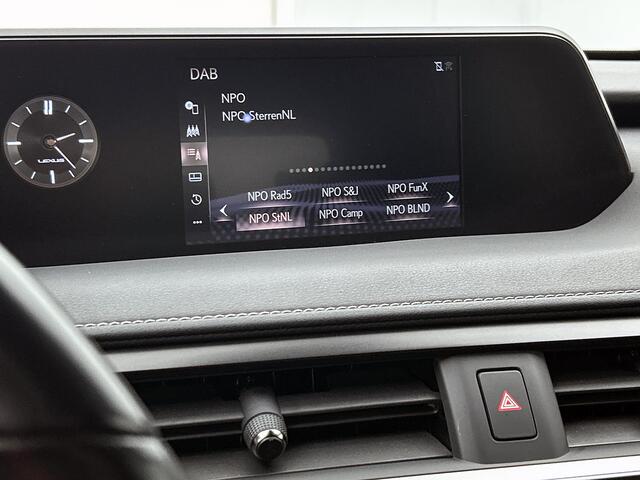 Lexus Ux 250h Preference Line | Parkeersensoren | Apple CarPlay / Android Auto | 18" LM Velgen |
