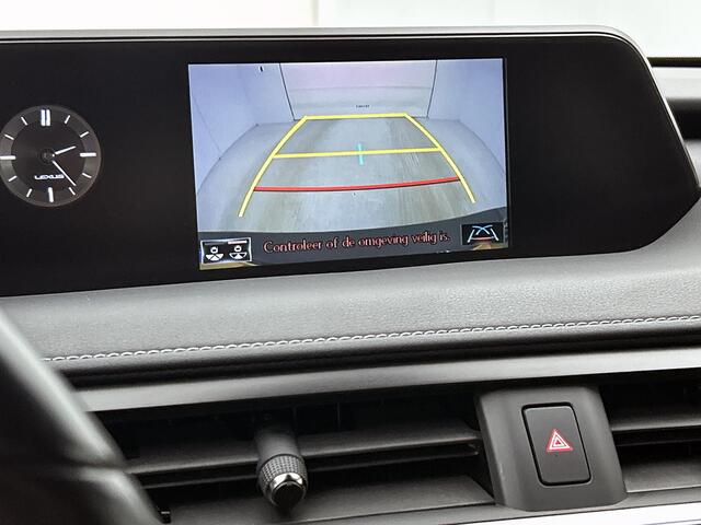 Lexus Ux 250h Preference Line | Parkeersensoren | Apple CarPlay / Android Auto | 18" LM Velgen |