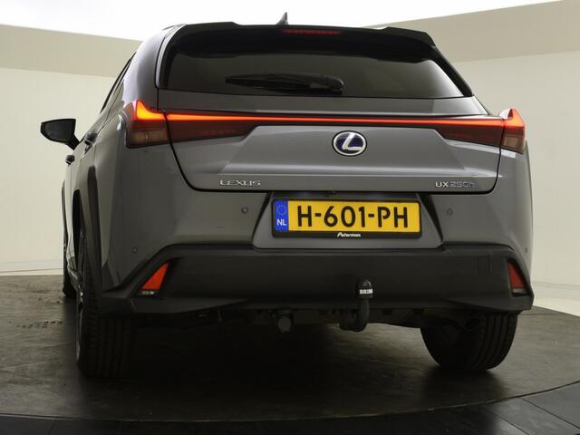 Lexus Ux 250h First Edition | Elektr. a. klep | Trekhaak | PDC