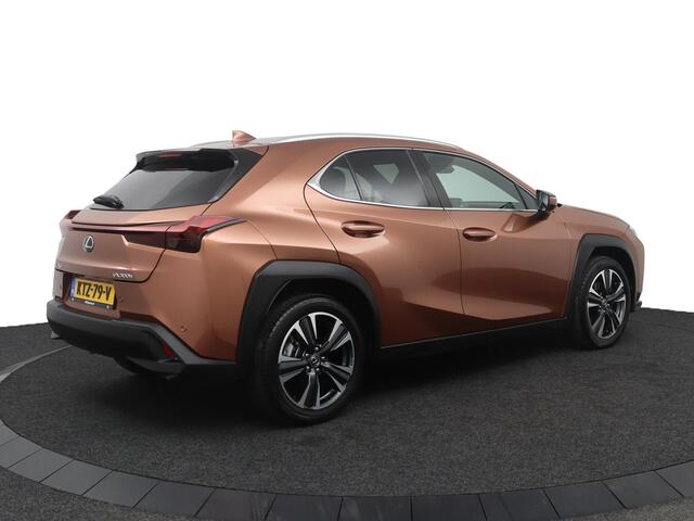 Lexus Ux 300h Executive Line | Limited | Mark Levinson | Triple LED koplampen | Head-Up Display