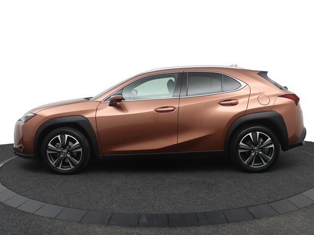 Lexus Ux 300h Executive Line | Limited | Mark Levinson | Triple LED koplampen | Head-Up Display