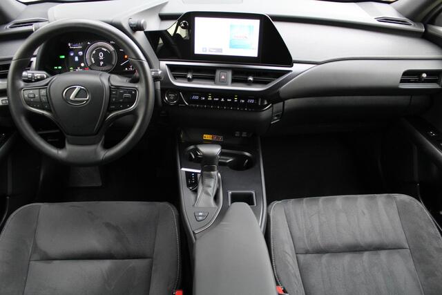 Lexus Ux 250h | Achteruitrijcamera | Keyless entry/start | Climate controle | Cruise controle | Lane Assist | DAB | Draadloze telefoonlader | Apple CarPlay/Android Auto | Virtual cockpit |