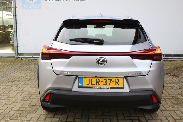 Lexus Ux 250h | Achteruitrijcamera | Keyless entry/start | Climate controle | Cruise controle | Lane Assist | DAB | Draadloze telefoonlader | Apple CarPlay/Android Auto | Virtual cockpit |