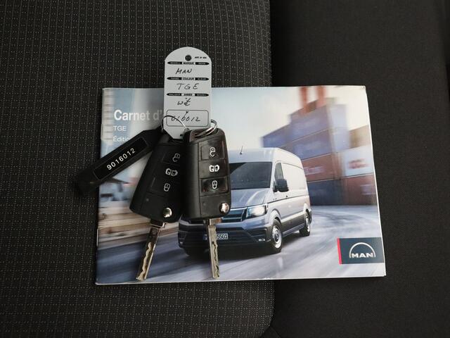 MAN TGE 2.0TDI 140PK DSG Automaat | Airco | Cruise | 3-Persoons | 270 Graden deuren | Betimmeringgaspedaa