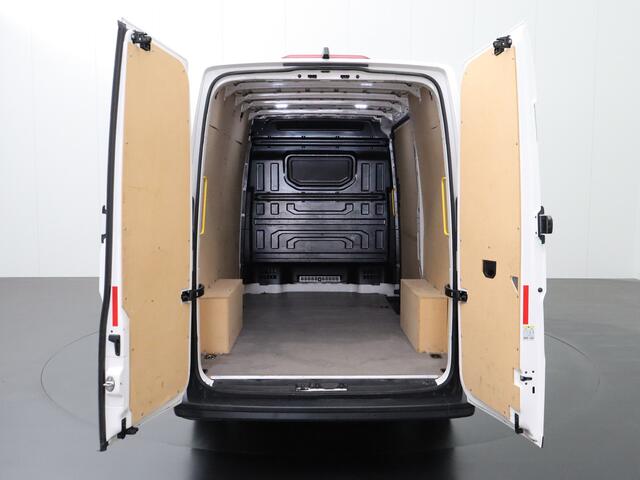 MAN TGE 2.0TDI 140PK DSG Automaat L3H3 | Airco | Cruise | 3-Persoons | 270 Graden deuren | Betimmering